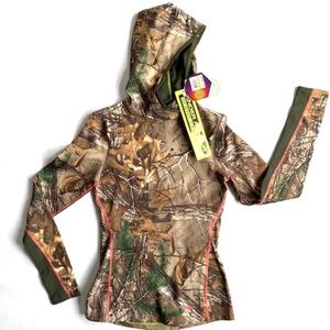 Under Armour Camo Hooded Pullover (NWT)